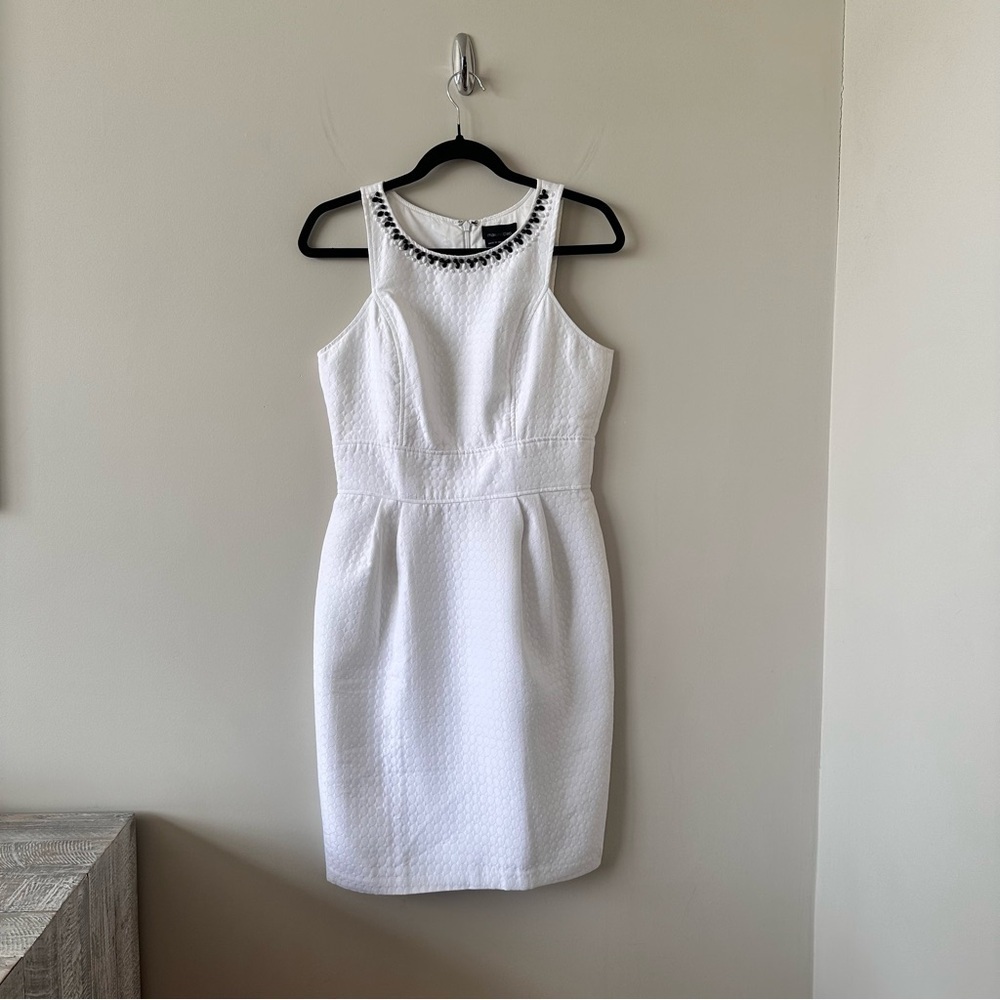 Max & Cleo -White Textured Sheath Dress With Beaded Neckline Detail (Size:8)
